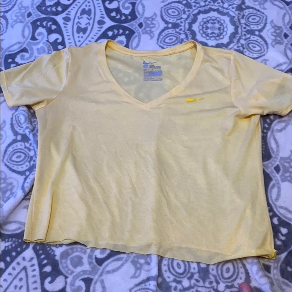 nike cropped tee